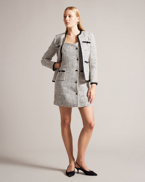 LYRRA-Jackets-Check into the week in style. Featuring a classic dogtooth pattern and contrast trims, LYRRA adds a touch of understated elegance to any outfit. Front pockets and decorative buttons complete the look, with an open front design for easy layering. Boucle jacket Dogtooth pattern Contrast trims Front pockets Decorative buttons Open front- Ted Baker Romania